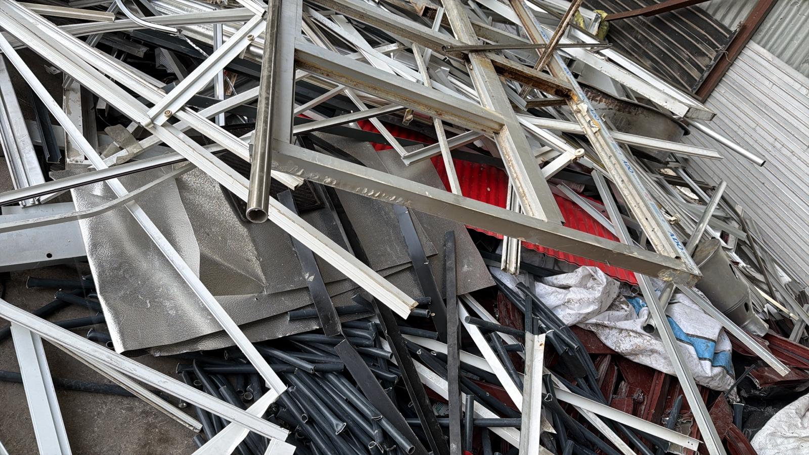 Isparta hurdacı - Alüminyum hurda deposu